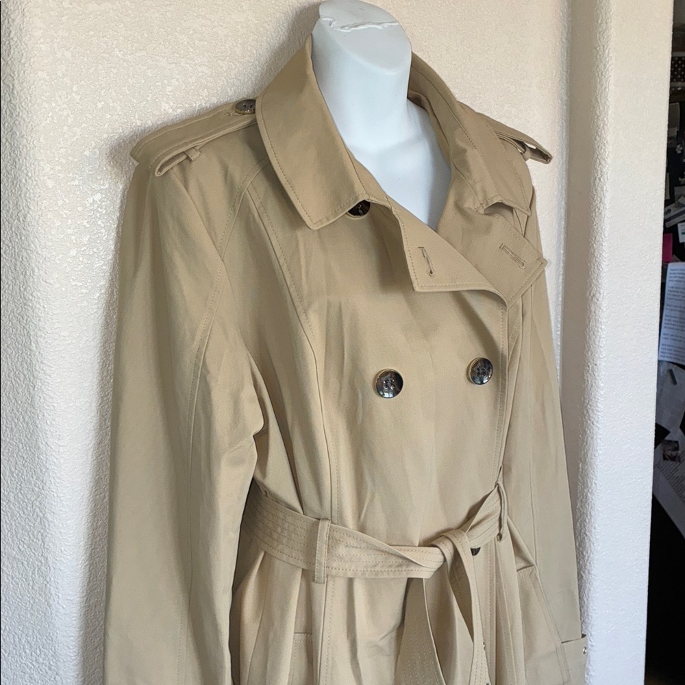 NEW YORK & CO Trench Coat, Women's, XL, Beige, EUC Tortoise shell buttons/buckle - Picture 6 of 16